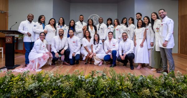 Celebramos nuestro vigésimo primer 21.º acto de finalización de médicos residentes