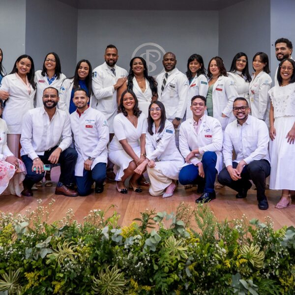 Celebramos nuestro vigésimo primer 21.º acto de finalización de médicos residentes