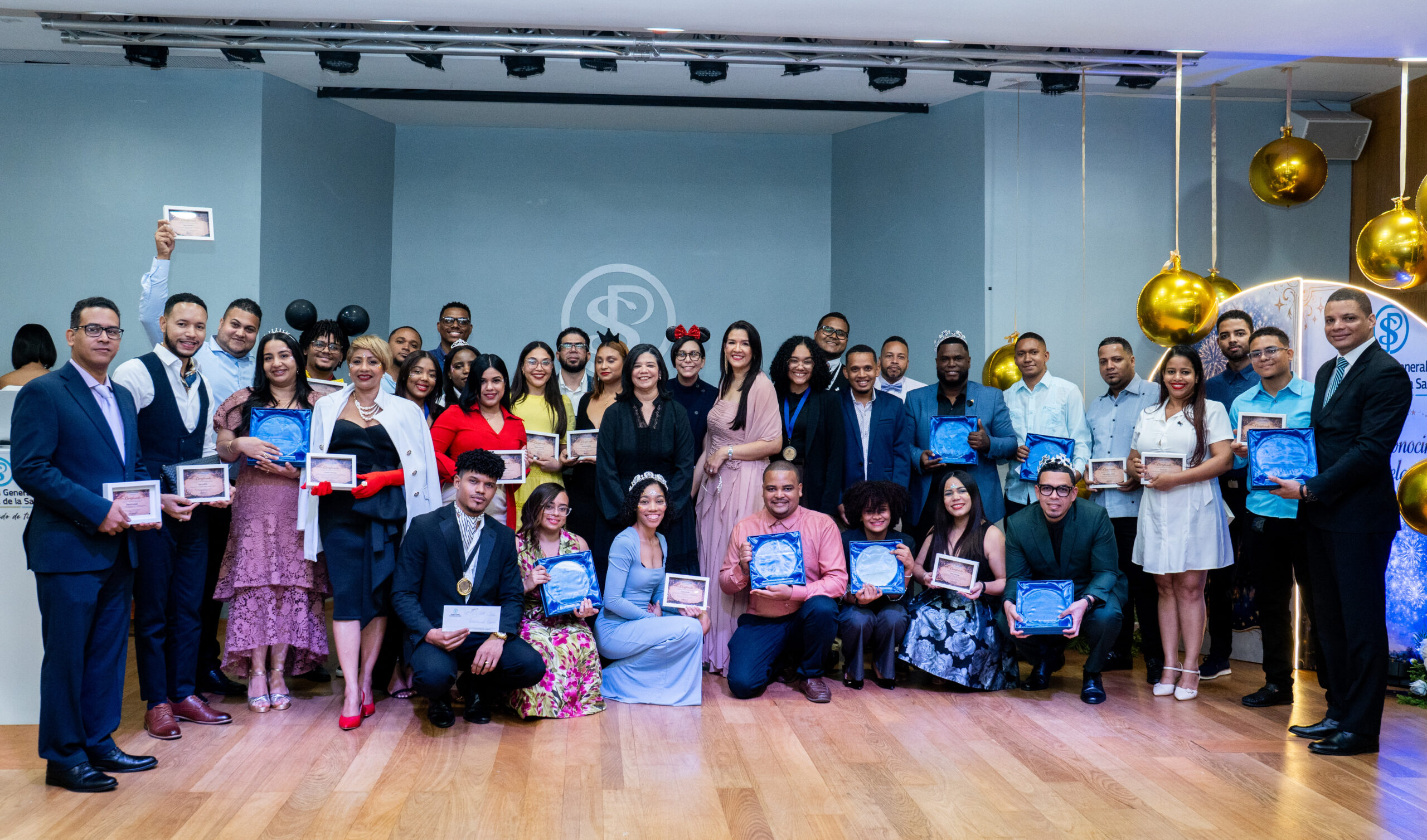 56 colaboradores del HGPS fueron reconocidos por su destacada labor a través del Acto de Reconocimiento a la Excelencia